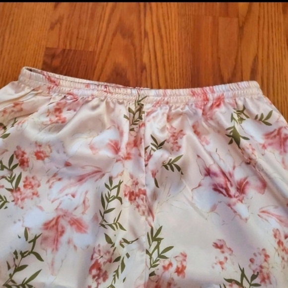 Womens (M) 3 PC Floral Pajama Set - Picture 6 of 7